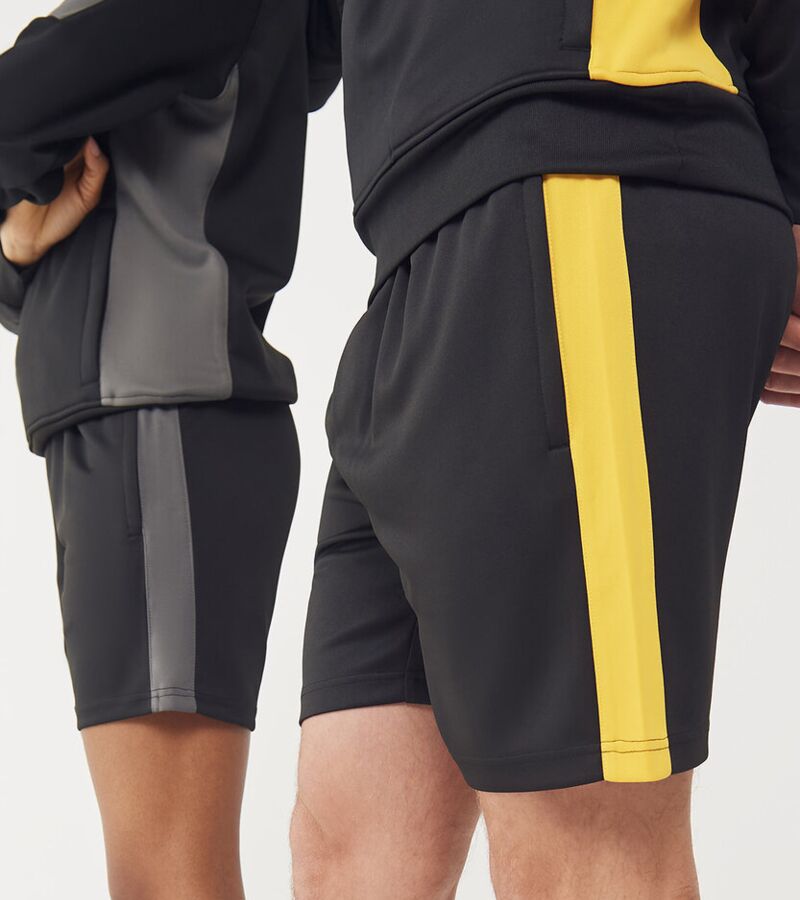 Knitted shorts with zip pockets Thumbnail